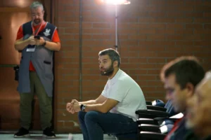 Anxo Sánchez agardando para falar na WordCamp Galicia 2025.